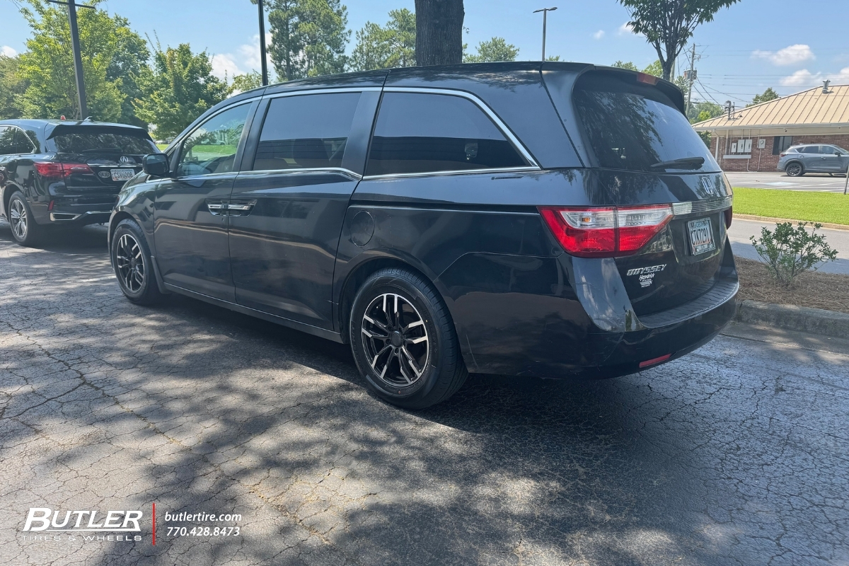 Honda Odyssey with 17” Liquid Metal Splice wheels and Westlake tires 