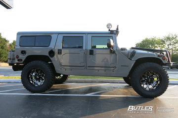 Hummer H1 with 22in Grid Offroad GF3 Wheels