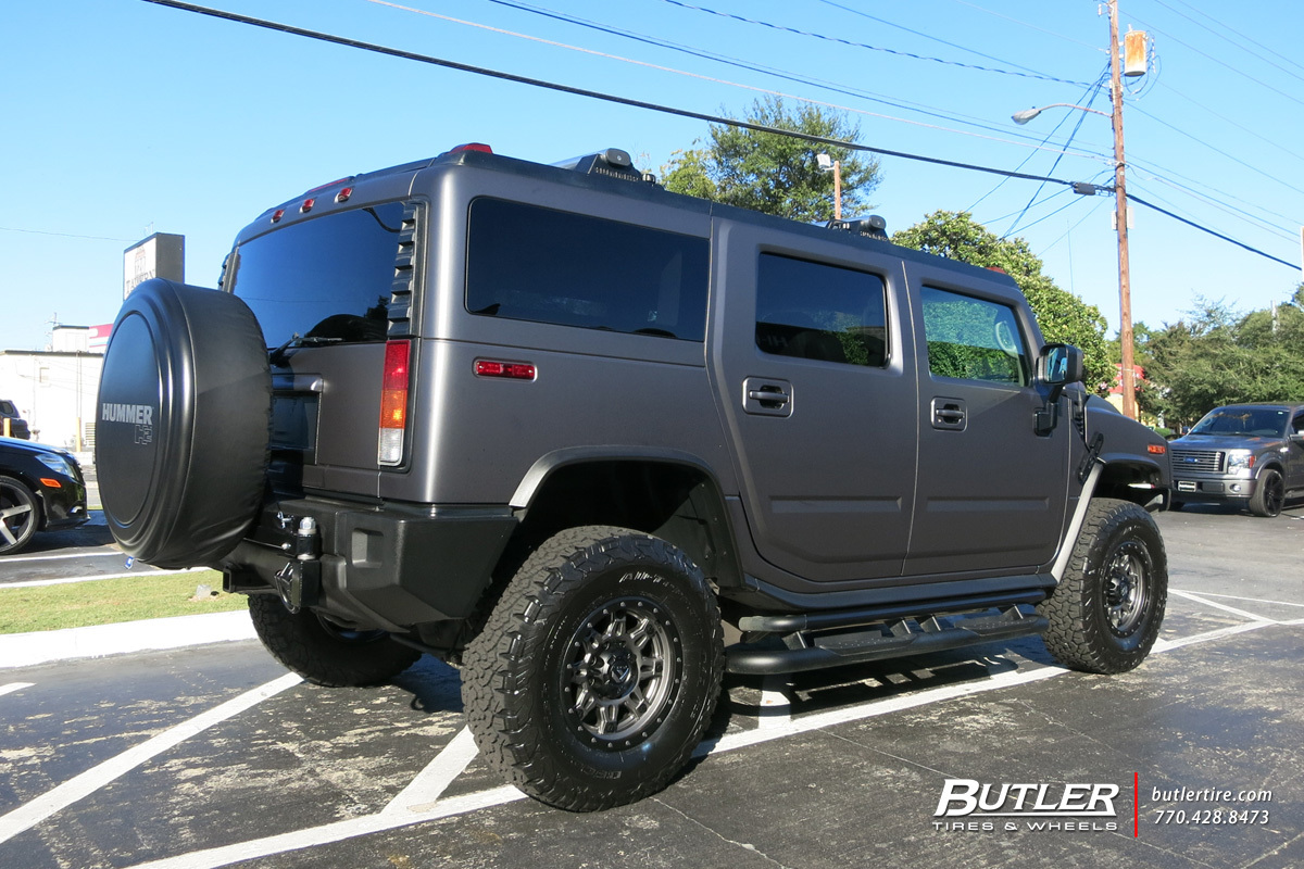 Hummer H2 with 17in Fuel Hostage II Wheels