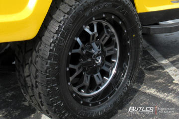 Jeep Commander with 20in Fuel Crush Wheels