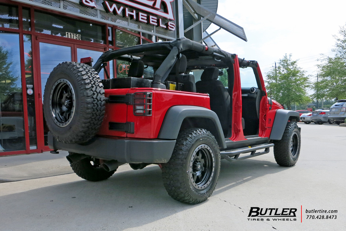 Jeep Wrangler with 17in Fuel Trophy Wheels