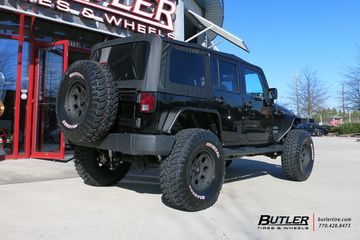 Jeep Wrangler with 17in Pro Comp 1069 Wheels