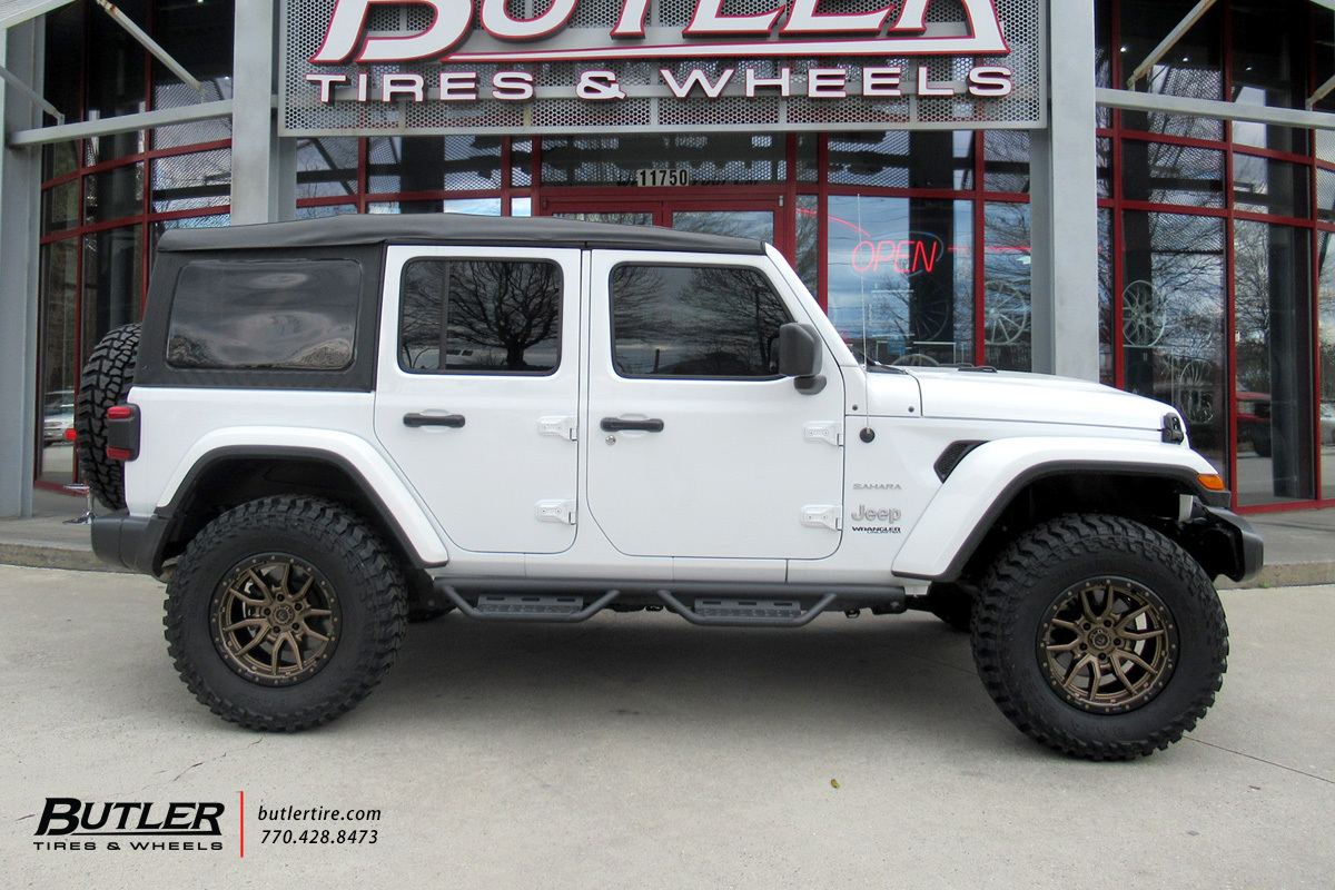 Jeep Wrangler with 18in Fuel Rebel Wheels