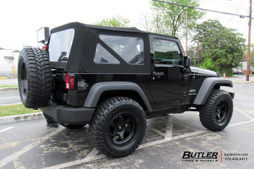 Jeep Wrangler with 18in Fuel Shok Wheels