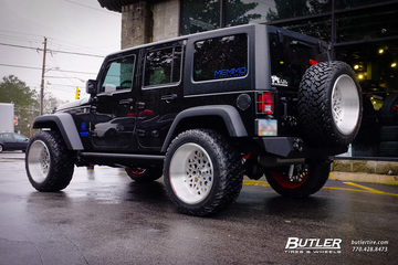 Jeep Wrangler with 22in Fuel FF16 Wheels