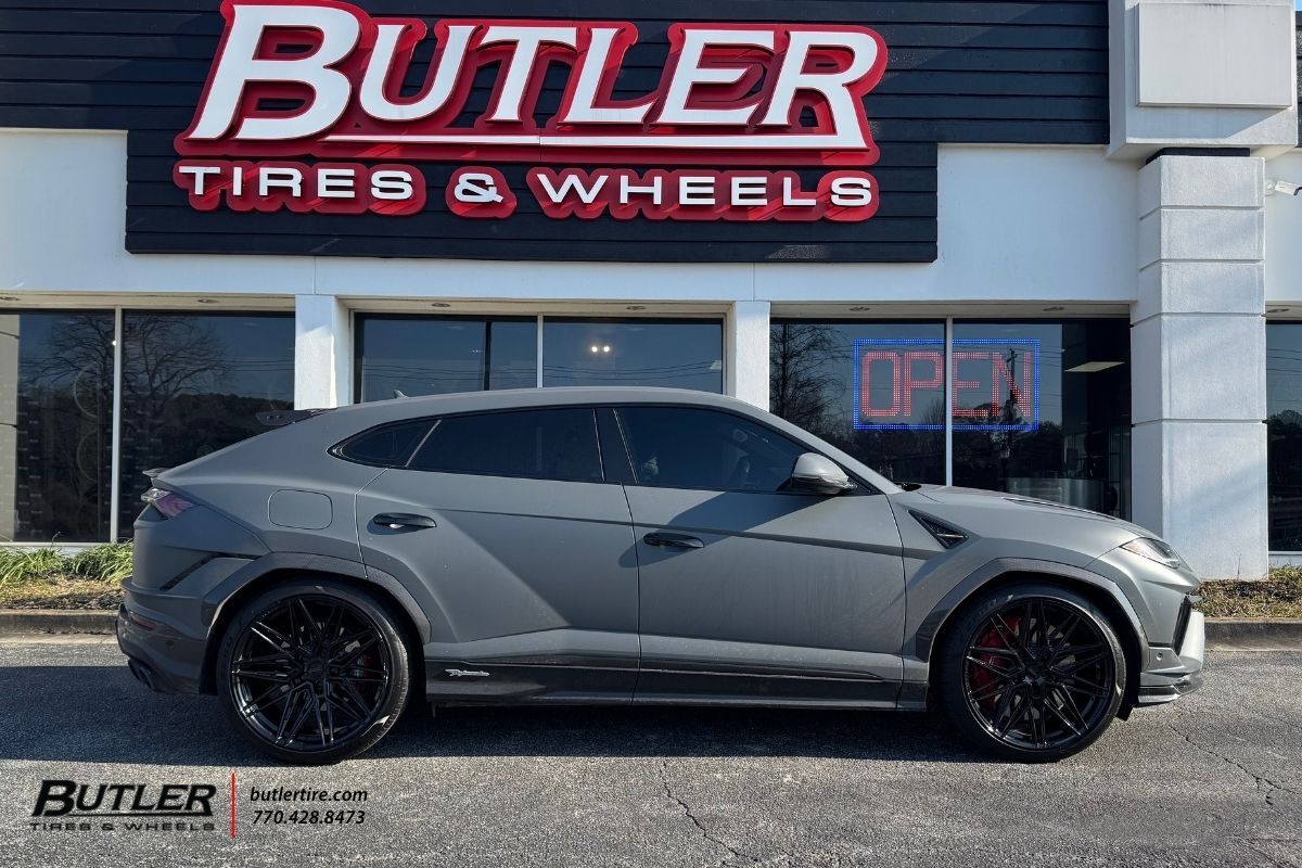Lamborghini Urus with 23in Vossen HF7 Wheels