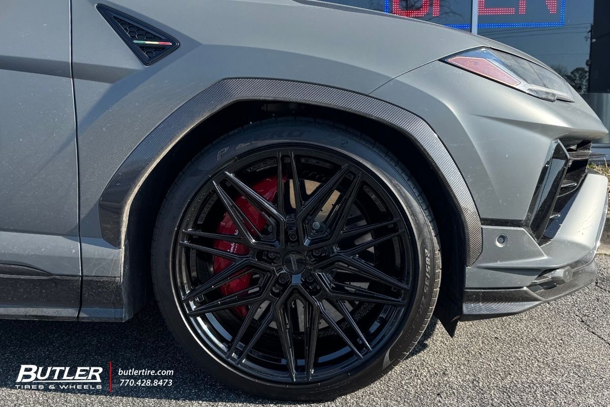 Lamborghini Urus with 23in Vossen HF7 Wheels