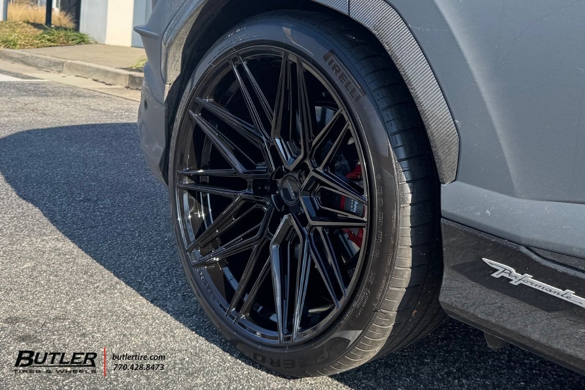 Lamborghini Urus with 23in Vossen HF7 Wheels