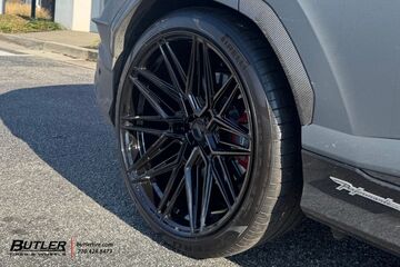 Lamborghini Urus with 23in Vossen HF7 Wheels