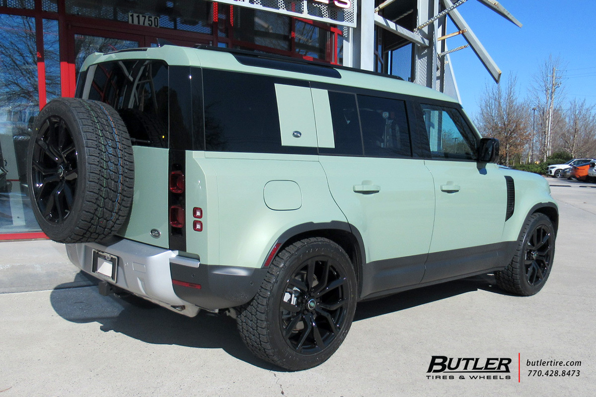 Land Rover Defender with 22in SVR Wheels