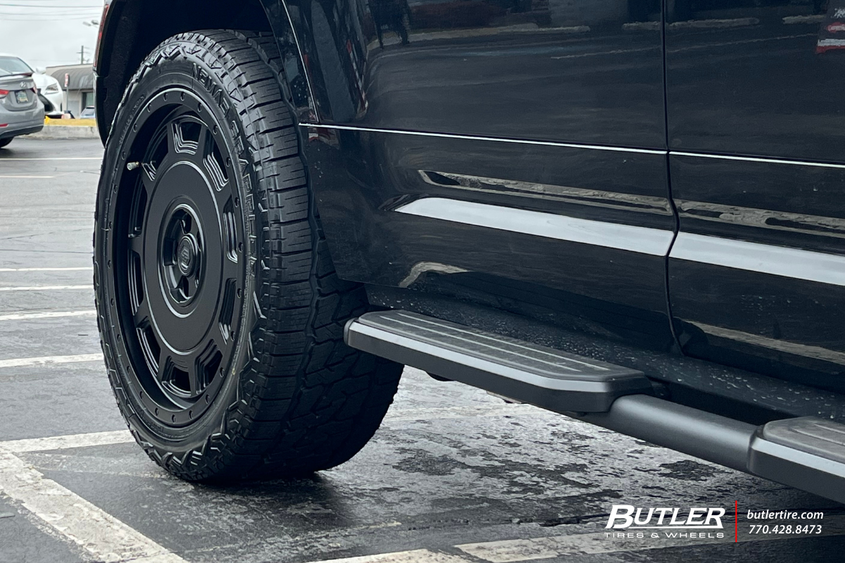 Land Rover Defender with 22in Urban Wx4 Wheels