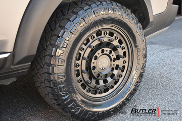 Land Rover LR3 with 18in Black Rhino Arsenal Wheels