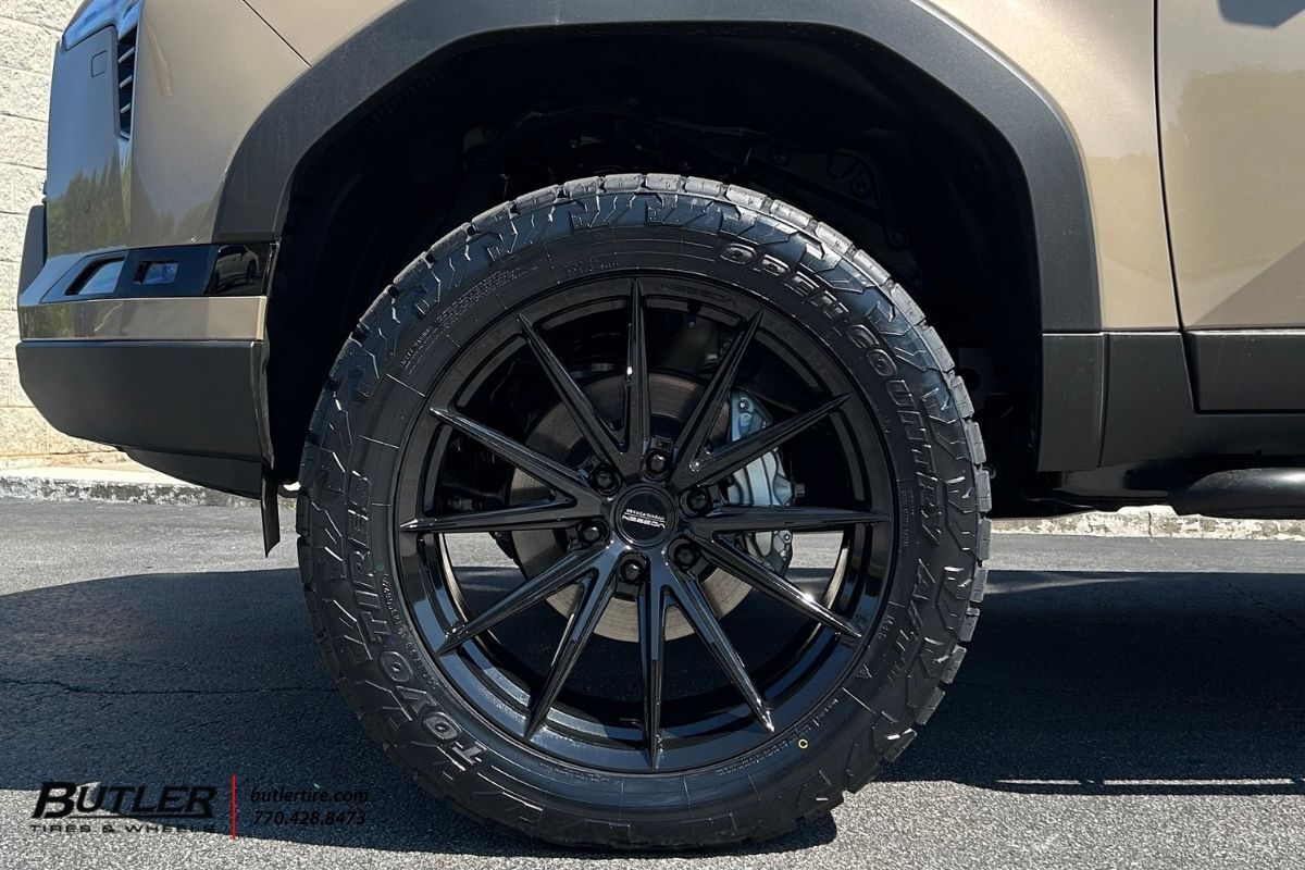 Lexus` GX550 with 22in Vossen HFX-2 Wheels