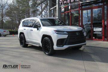 Lexus LX700 with 22in Vossen HFX-1 Wheels