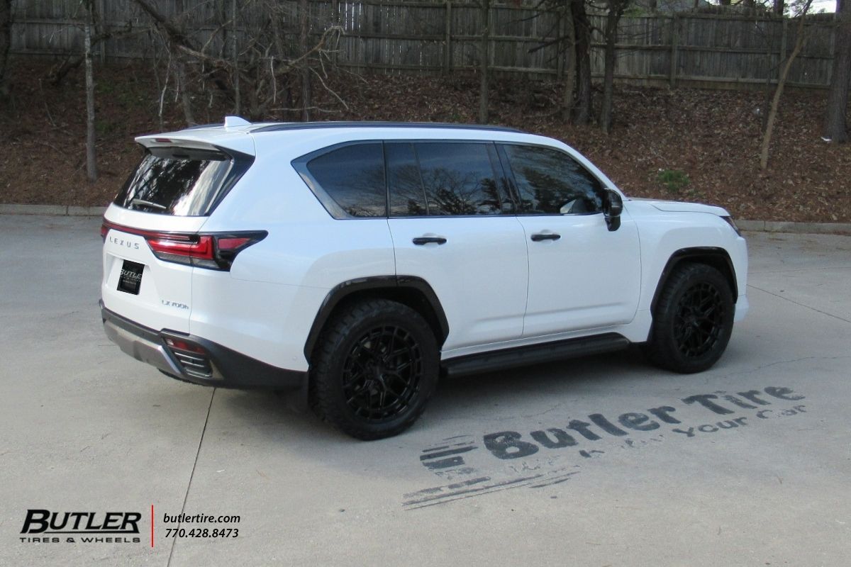 Lexus LX700 with 22in Vossen HFX-1 Wheels