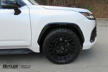 Lexus LX700 with 22in Vossen HFX-1 Wheels