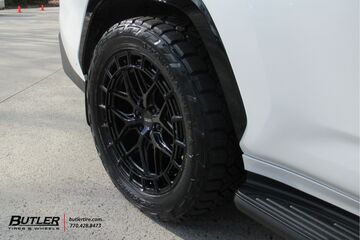 Lexus LX700 with 22in Vossen HFX-1 Wheels