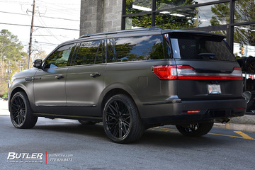 Lincoln Navigator with 24in Vossen HF6-5 Wheels