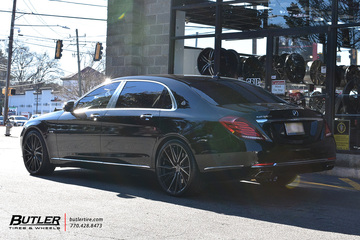 Maybach S600 with 22in Vossen HF-4T Wheels