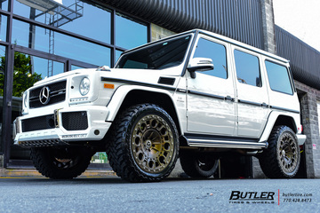 Mercedes G-Class with 22in Formula Defender Wheels