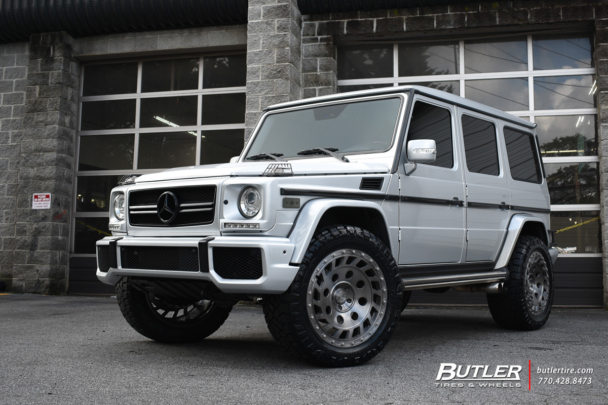 Mercedes G-Class with 22in Formula Revolution Wheels