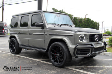 Mercedes G-Class with 22in HRE FF10 Wheels