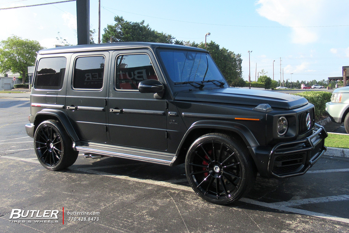 Mercedes G-Class with 24in Forgiato Flow 002 Wheels