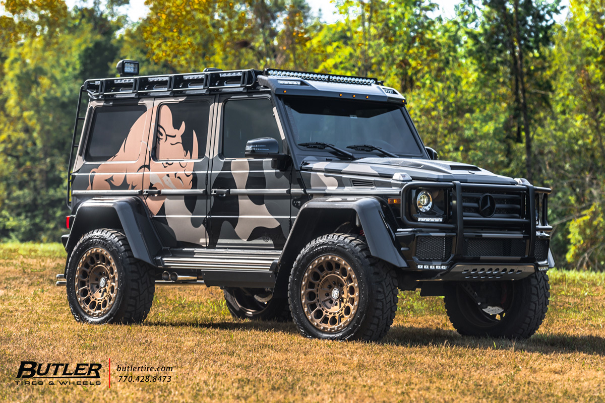 Mercedes G550 4x4 Squared with 22in Formula Defender Wheels