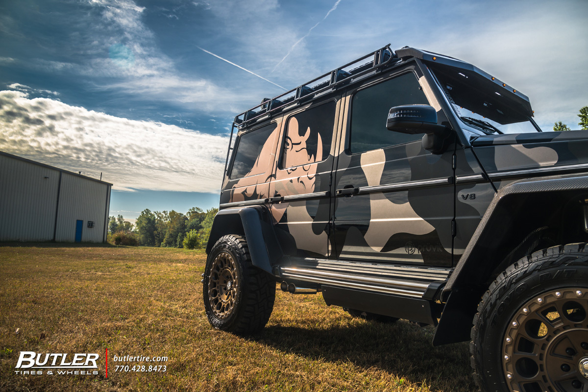 Mercedes G550 4x4 Squared with 22in Formula Defender Wheels