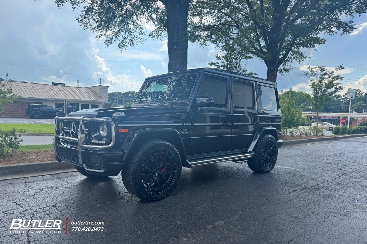 Mercedes G63 with 22in Vossen HFX1 Wheels