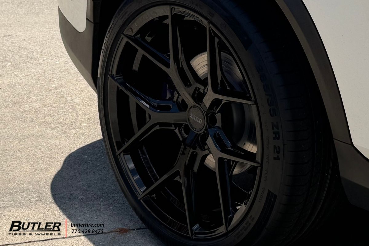 Mercedes GLC43 with 21in Vossen HF5 Wheels