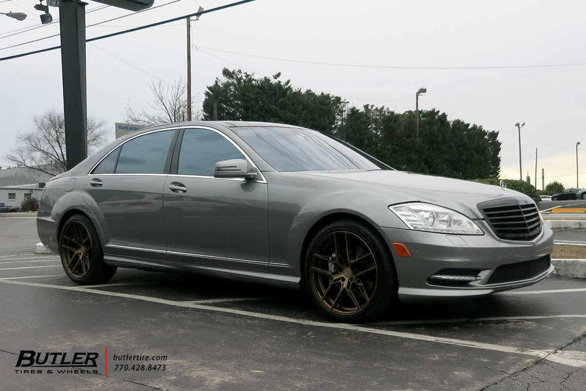 Mercedes S-Class with 20in XO Cairo Wheels