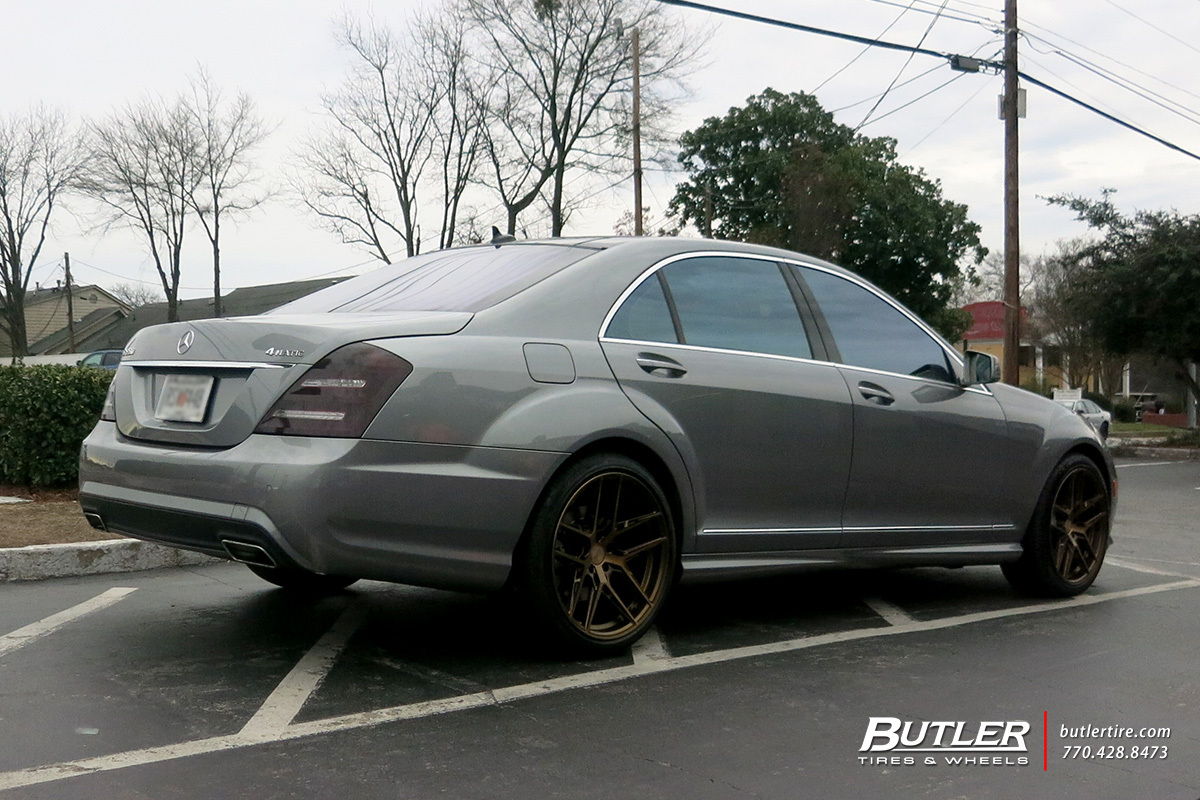 Mercedes S-Class with 20in XO Cairo Wheels