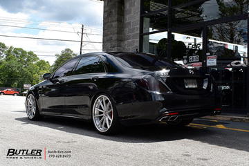 Mercedes S-Class with 22in AL13 R30 Wheels