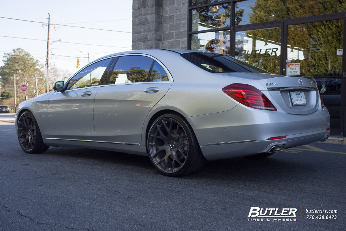Mercedes S-Class with 22in Mint M100 Wheels