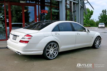 Mercedes S-Class with 22in Savini SV44 Wheels