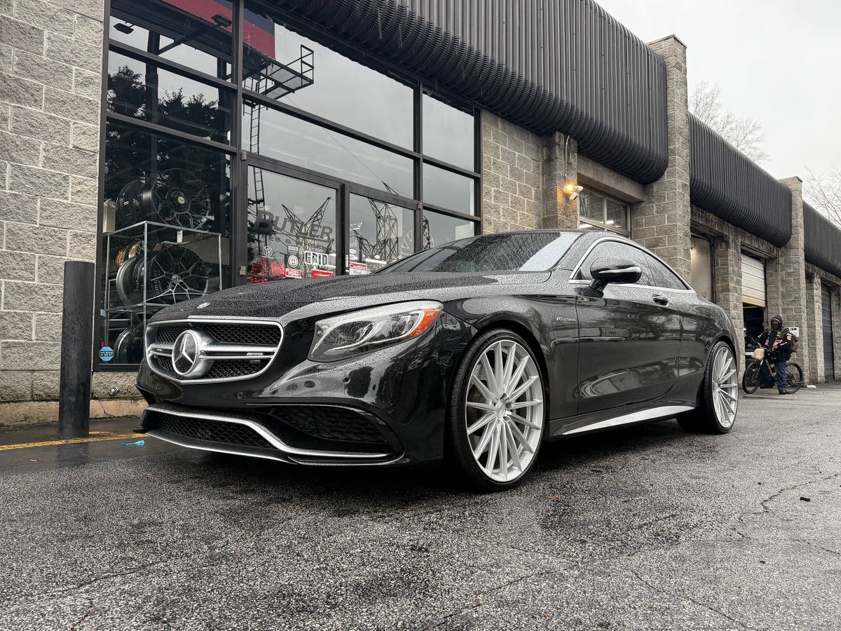 Mercedes S-Class with 22in Vossen HFX-4 Wheels