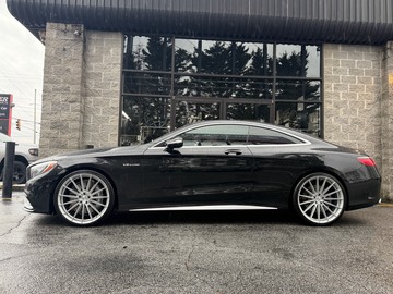 Mercedes S-Class with 22in Vossen HFX-4 Wheels