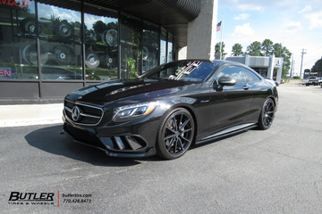 Mercedes S550 with 21in Vossen HF3 Wheels