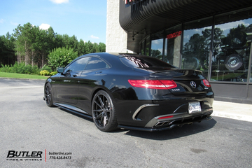 Mercedes S550 with 21in Vossen HF3 Wheels