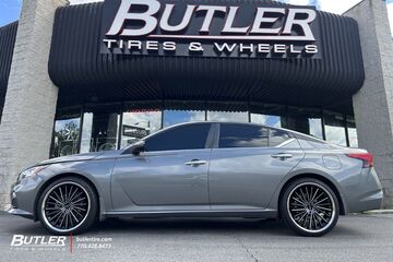 Nissan Altima with 20in Ravetti M14 Wheels