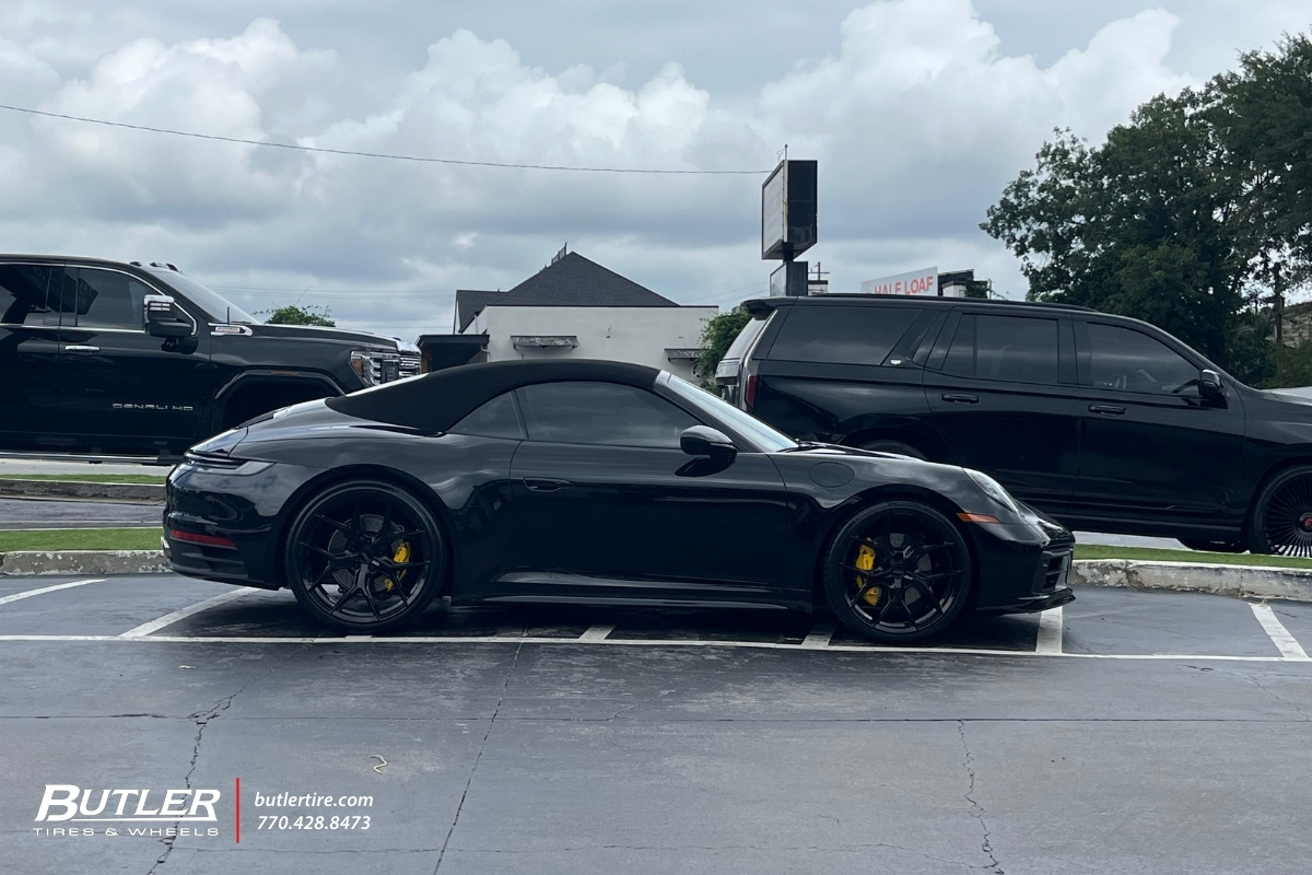 Porsche 911 with 21/22 in Vossen HF5 Wheels