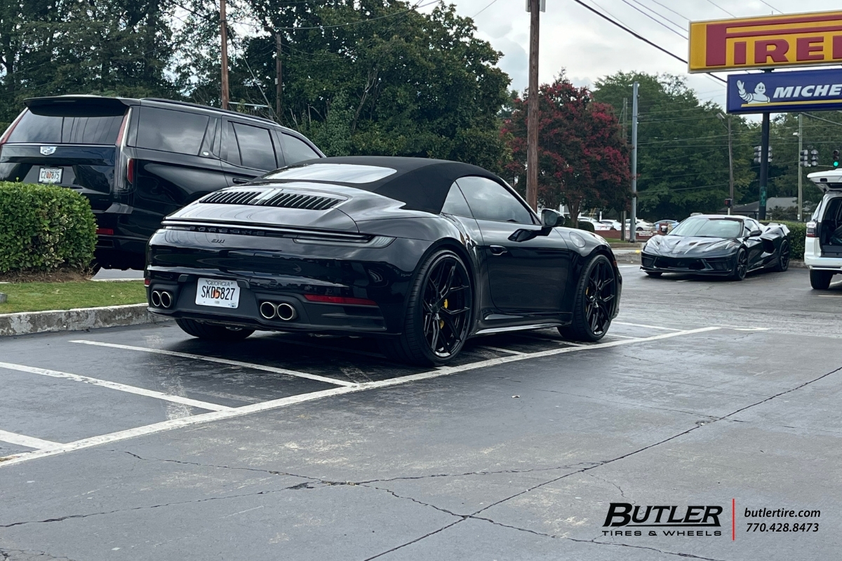 Porsche 911 with 21/22 in Vossen HF5 Wheels