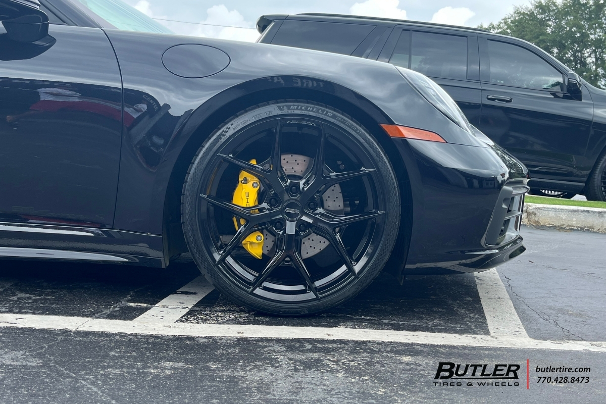 Porsche 911 with 21/22 in Vossen HF5 Wheels