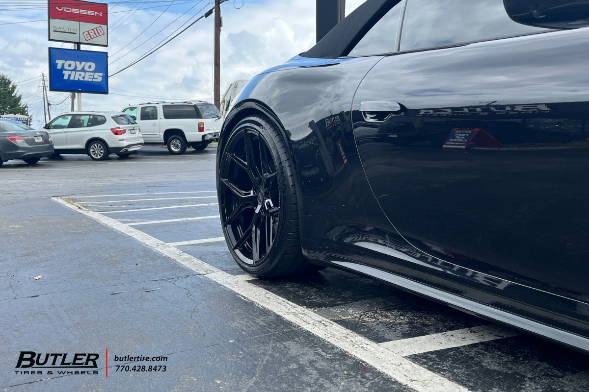 Porsche 911 with 21/22 in Vossen HF5 Wheels