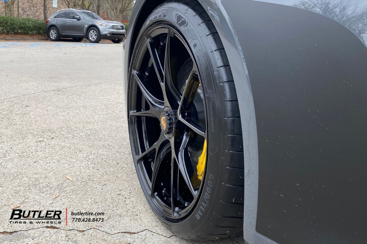 Porsche 911 with 21in Vossen RS74 Wheels