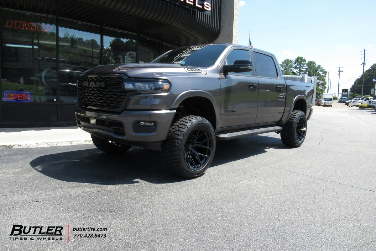 Ram 1500 with 22in Vossen HF6-4 Wheels