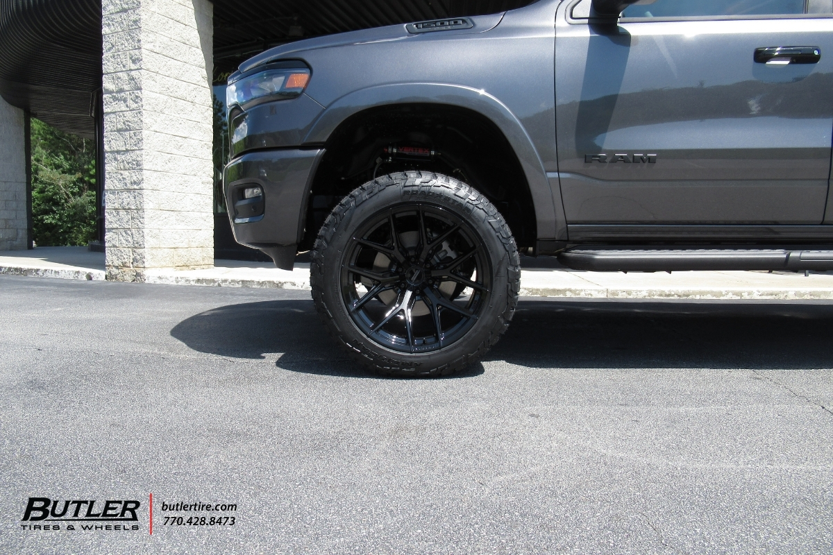 Ram 1500 with 22in Vossen HF6-4 Wheels
