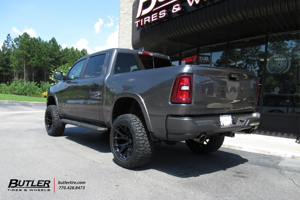 Ram 1500 with 22in Vossen HF6-4 Wheels