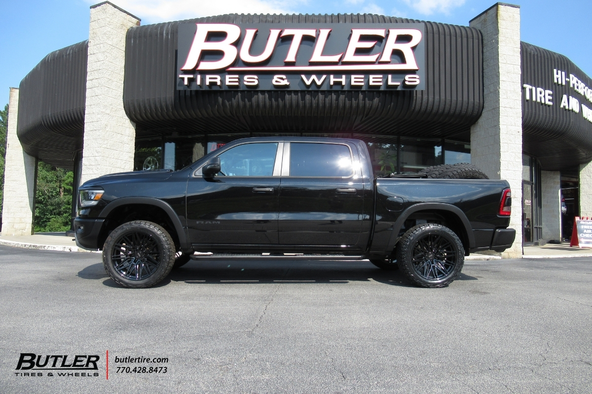 Ram 1500 with 22in Vossen HF6-5 Wheels
